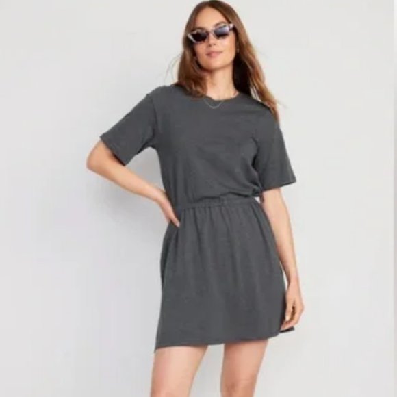 Old Navy Dresses & Skirts - NWT Old Navy Grey Short Sleeve Dress